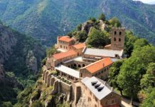 Una abadía entre las nubes