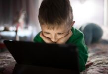 Cómo los algoritmos moldean el mundo digital de nuestros hijos