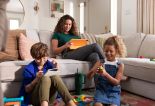 Flexibilidad e ingresos: el atractivo de la venta directa para miles de madres emprendedoras